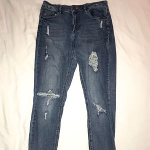 “Skinny fit” boyfriend ripped jeans